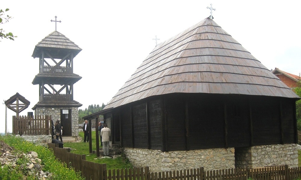 Помоћ: Црква брвнара у Радијевићима (Фото: Р. Прелић) Помоћ: Црква брвнара у Радијевићима (Фото: Р. Прелић)