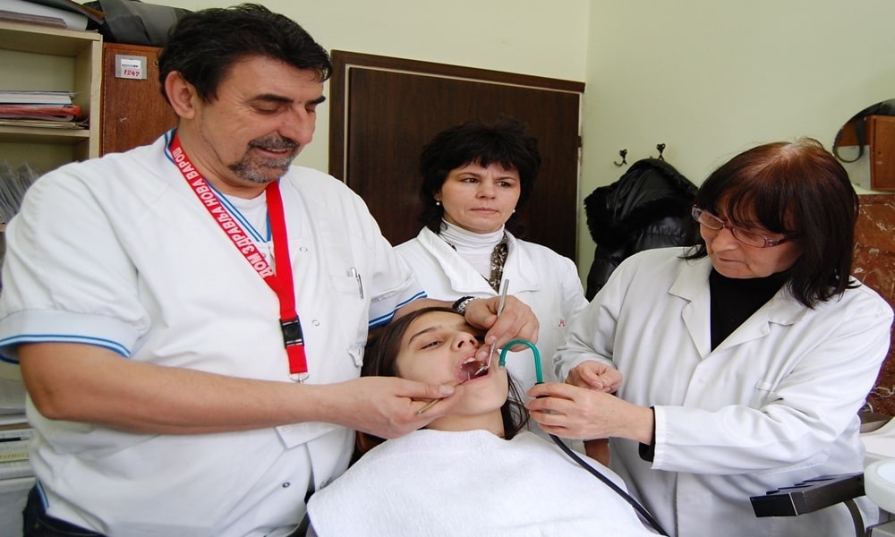 Донација вредна 1,5 милиона за одељења дечје стоматологије Донација вредна 1,5 милиона за одељења дечје стоматологије