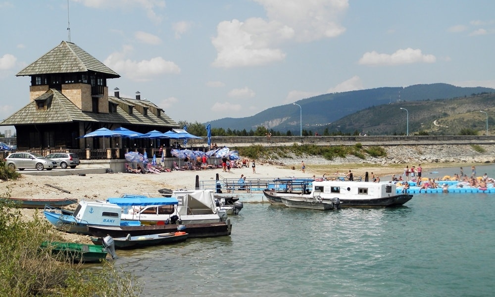 Стециште бројних туриста: Златарско језеро