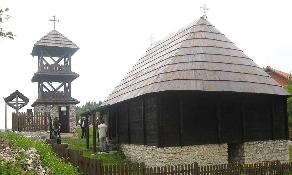 Помоћ: Црква брвнара у Радијевићима (Фото: Р. Прелић)