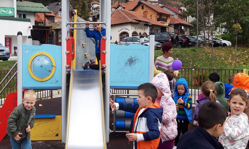 Игралиште на Тргу за узраст до десет година