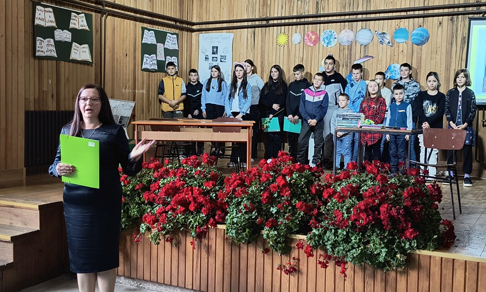 У програму учествовало свих 15 ђака и двоје предшколаца- директорка школе Душица Поповић