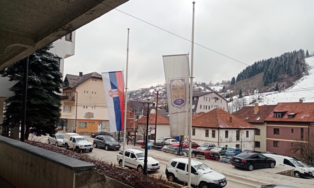 Заставе на пола копља 