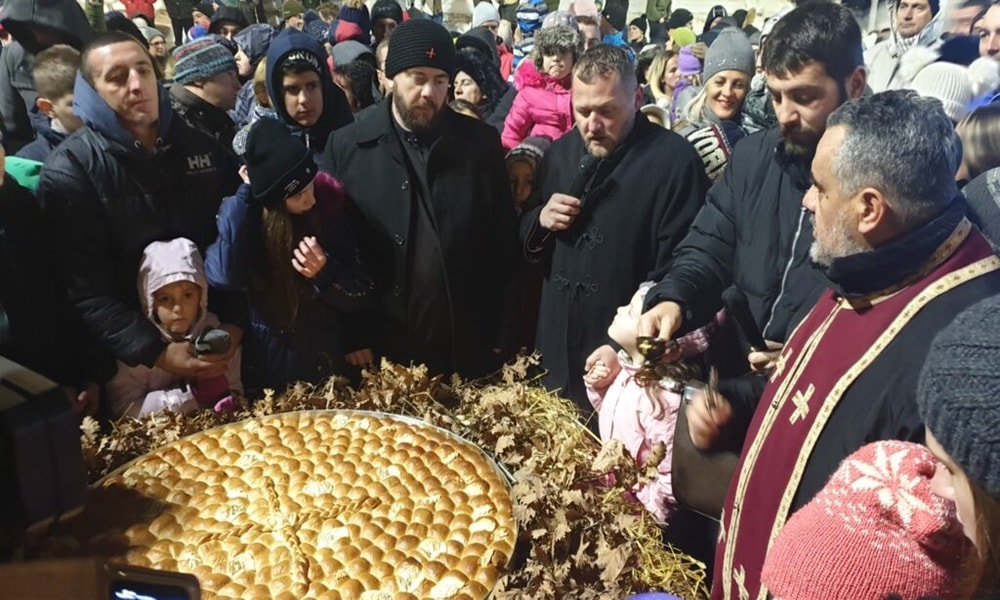 Ломљење божићне чеснице први пут у Новој Вароши