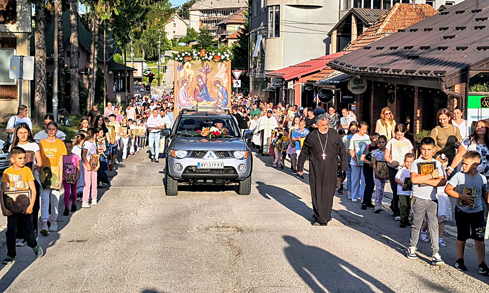 Литија на Тројице градским улицама (Фото: Ж. Дулановић)