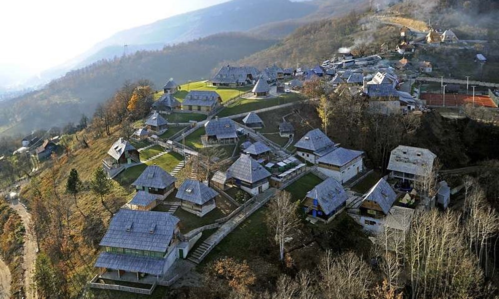 Дрвенград на брду Мећавник (Фото: mecavnik.info)