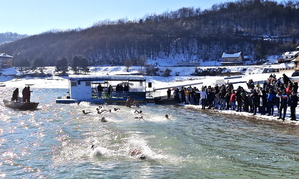 Пливало се код Визиторског центра у Кокином Броду (Фото: Р. Поповић)