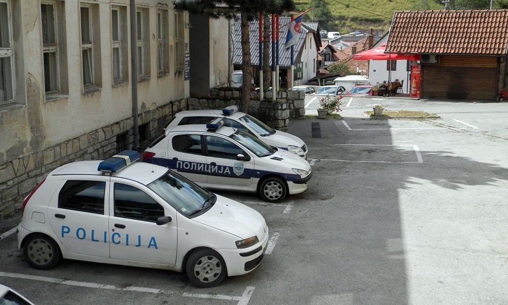 У две општине полиције привела три особе