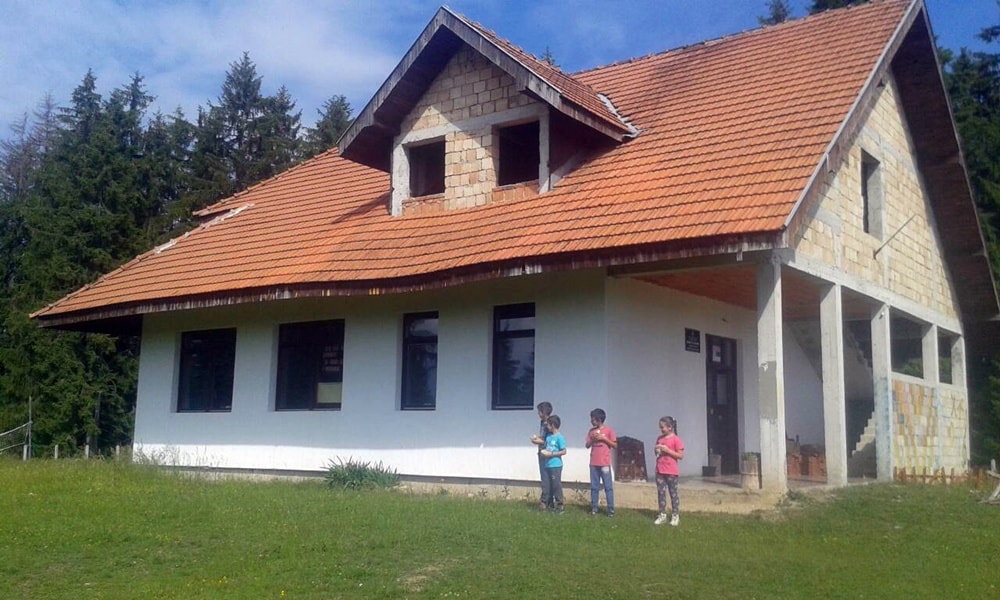 Шест ђака: Школа у Виловима (Фото: Р. Татовић)