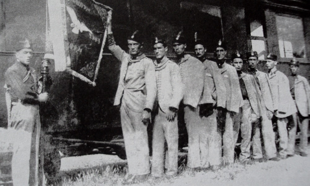 У плану монографија о Соколском покрету у Новој Вароши (фотографија  из 1934. године)