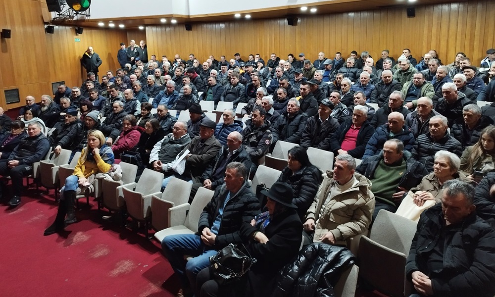 На списку за помоћ 226 сточара - са скупа у Дому културе На списку за помоћ 226 сточара - са скупа у Дому културе
