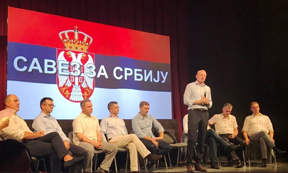 Опозиција на окупу: Са једне од трибина Савеза