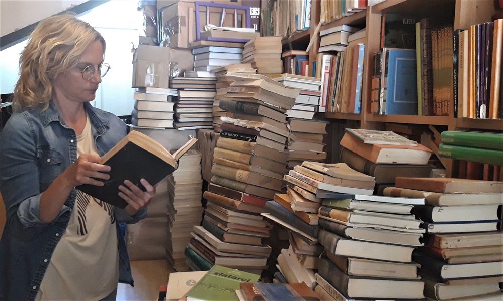 Белетристика, дечје књиге и стручна литература... Белетристика, дечје књиге и стручна литература...