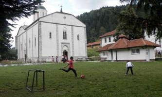 Опет се чује дечији жагор: Порта Цркве Свете Тројице