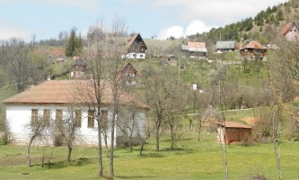 Школа у центру Драглице